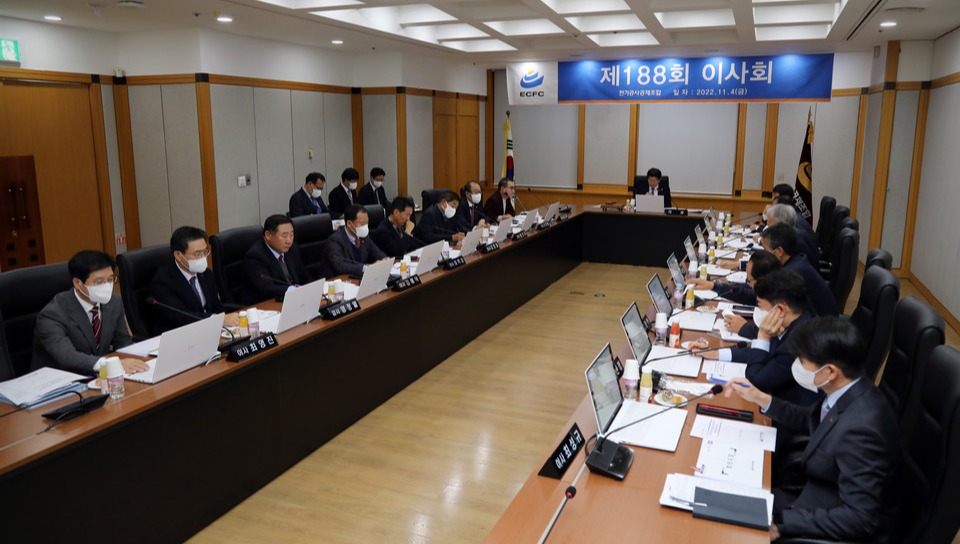 전기공사공제조합은 4일 서울 논현동 소재 조합회관에서 제188회 이사회를 개최했다.