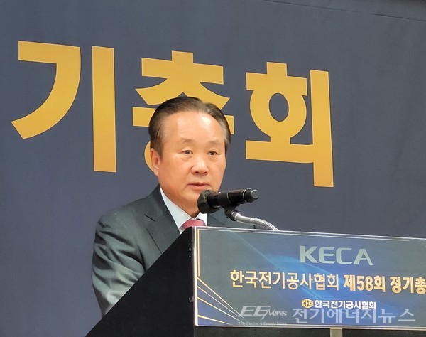 장현우 신임 전기공사협회 회장이 취임 인사말을 하고 있다.